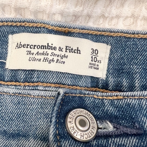 ABERCROMBIE & FITCH Ultra High Rise Ankle Straight Jeans Medium Wash 30XS - Picture 8 of 9